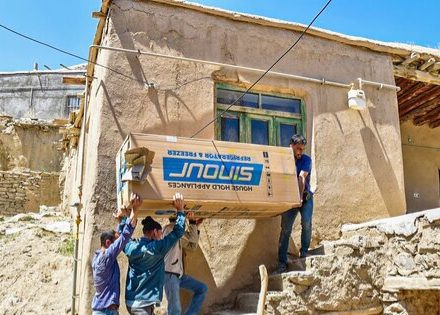 اهدای ۱۵۰ قلم لوازم خانگی به آسیب دیدگان سیل روستای تکله قوز شهرستان راز و جرگلان