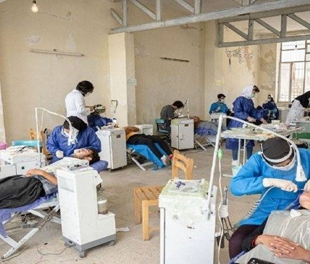 ارائه خدمات رایگان دندانپزشکی در مناطق محروم استان قزوین