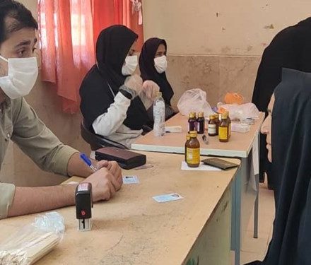 ویزیت رایگان ۲۵۰ بیمار توسط تیم پزشکی در روستای محمدآباد فهرج