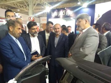 بازدید دکتر آقامحمدی دربازدید از نمایشگاه قطعات تهران